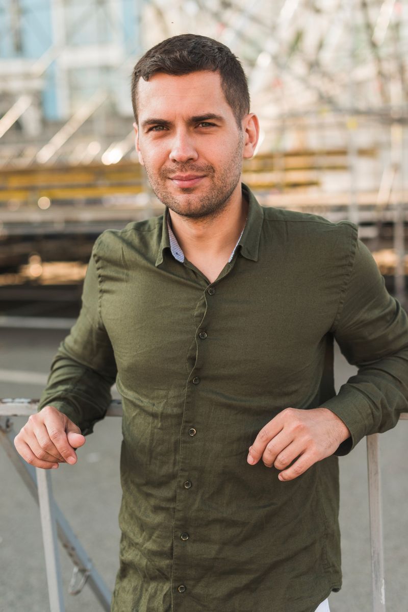 Javier, 42