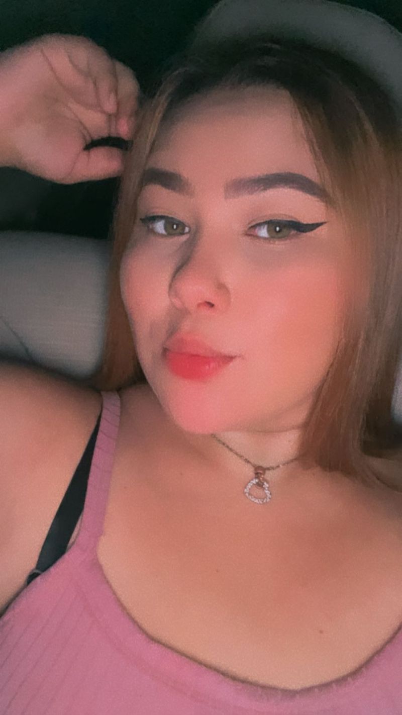 Sara, 25