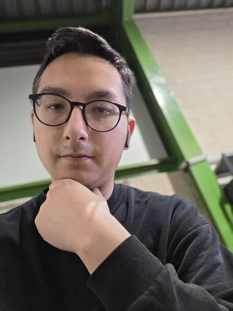 Axel, 29