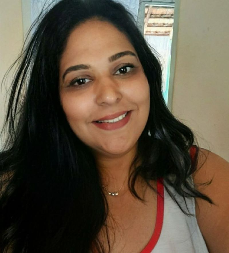 Mara Oliveira, 49
