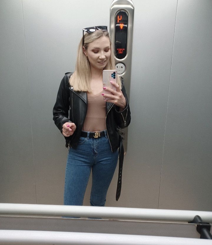 Izabella, 28