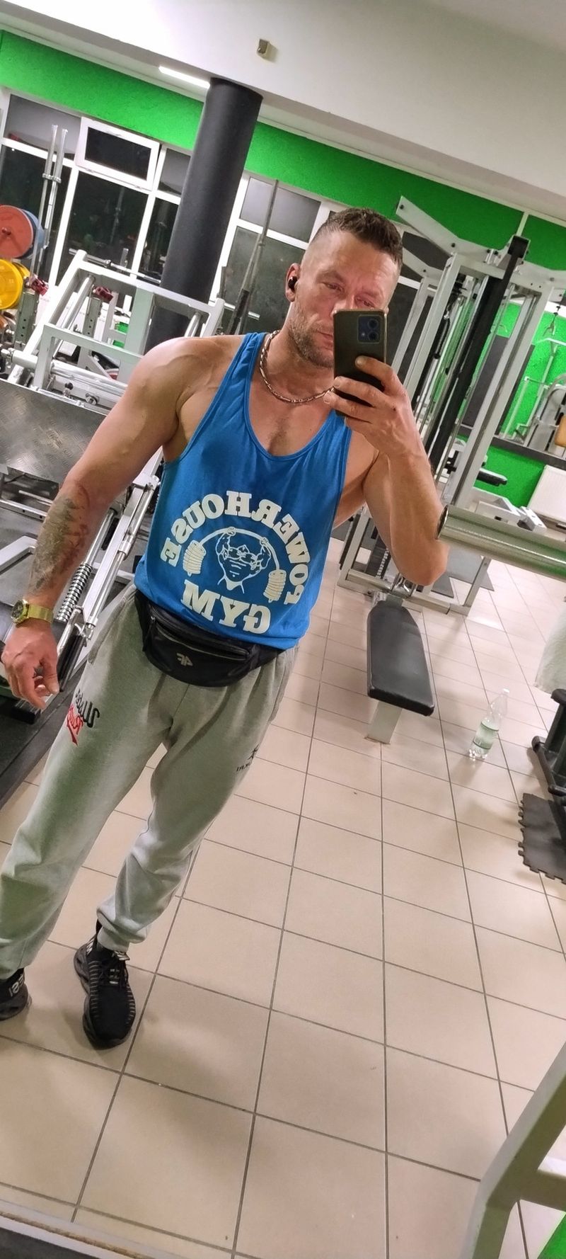 Jarek, 43