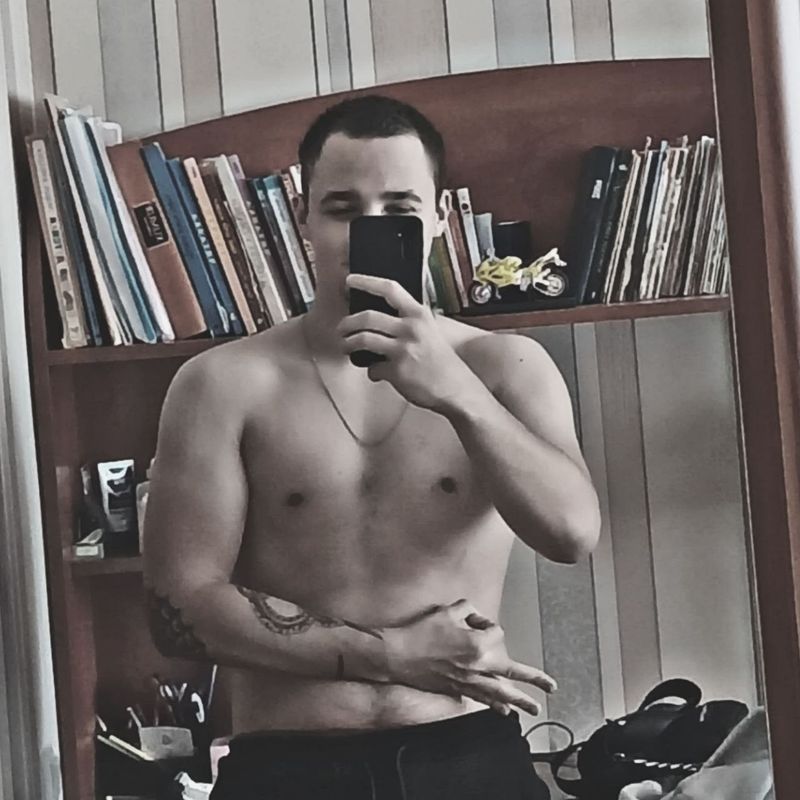 Максим, 22