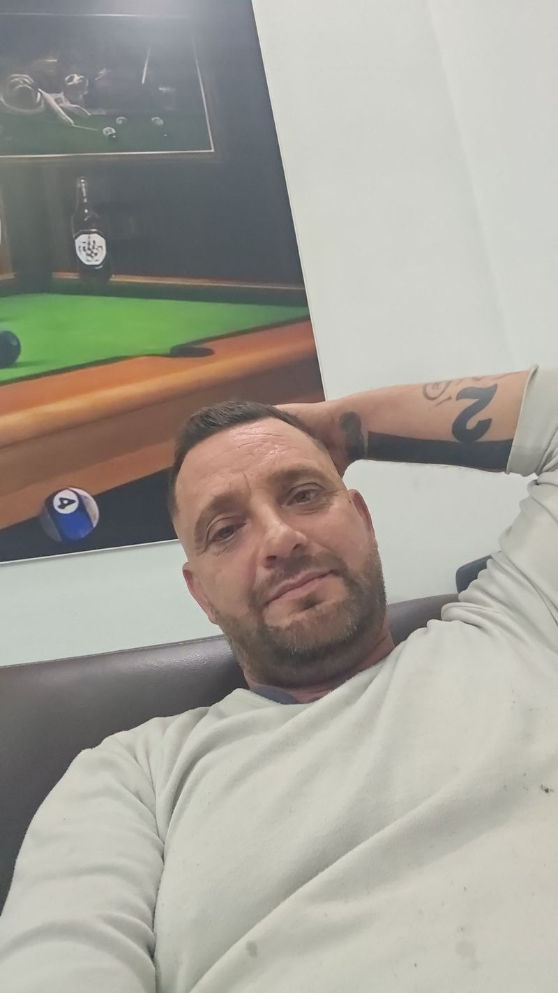 Karl, 43