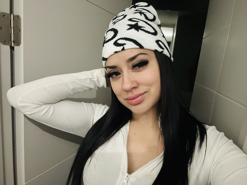 Ashley, 24