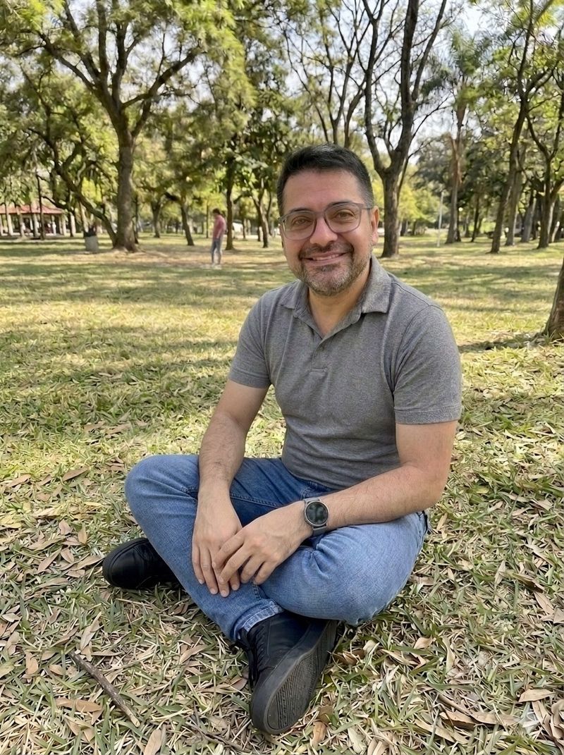 Armando, 44