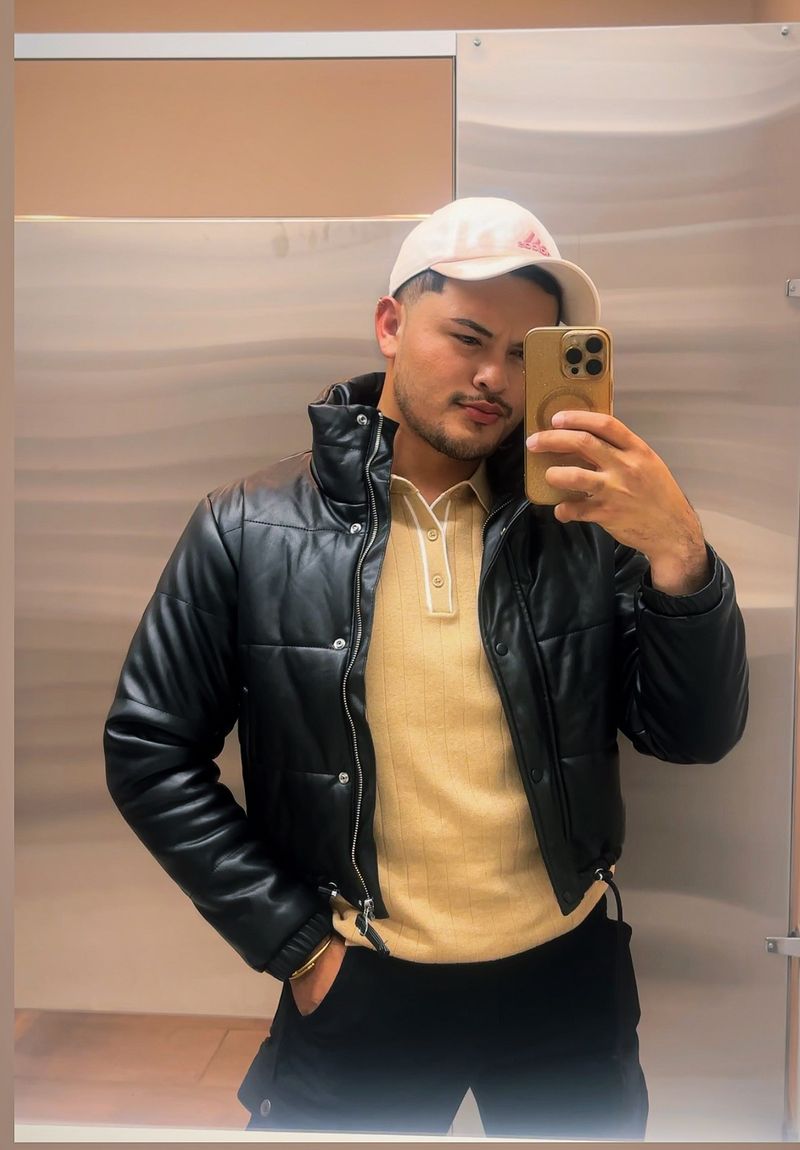 Eli, 23