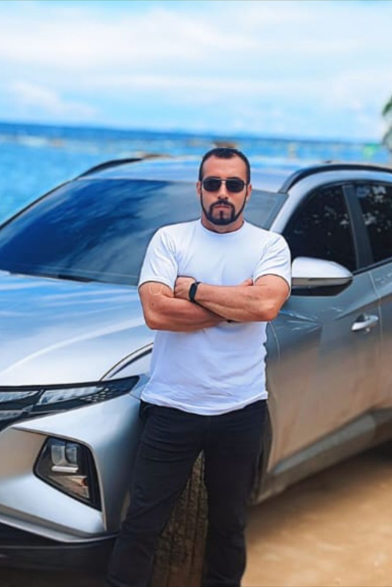 Rigoberto, 49