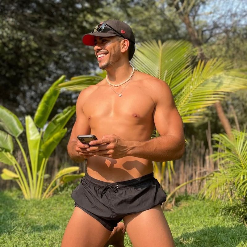 Mario, 24