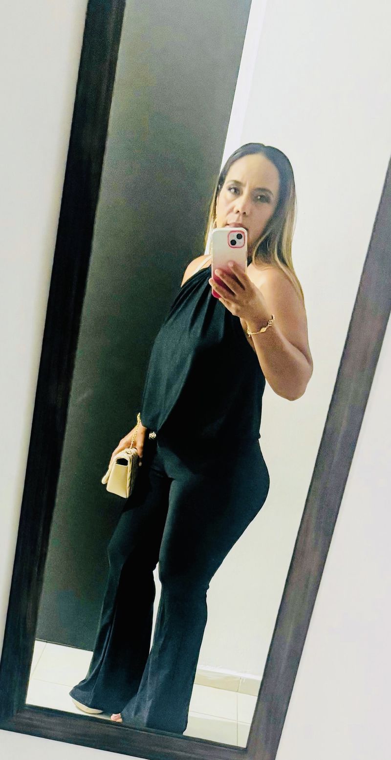 Dey Fernadez, 49