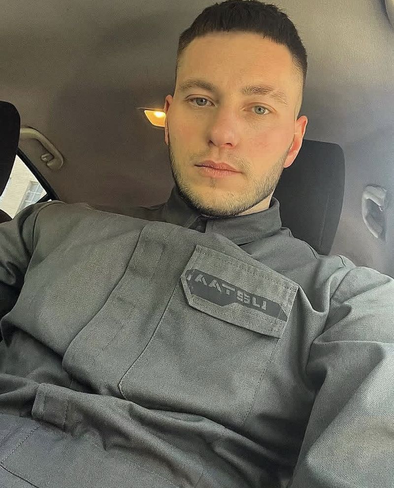 Alex, 28
