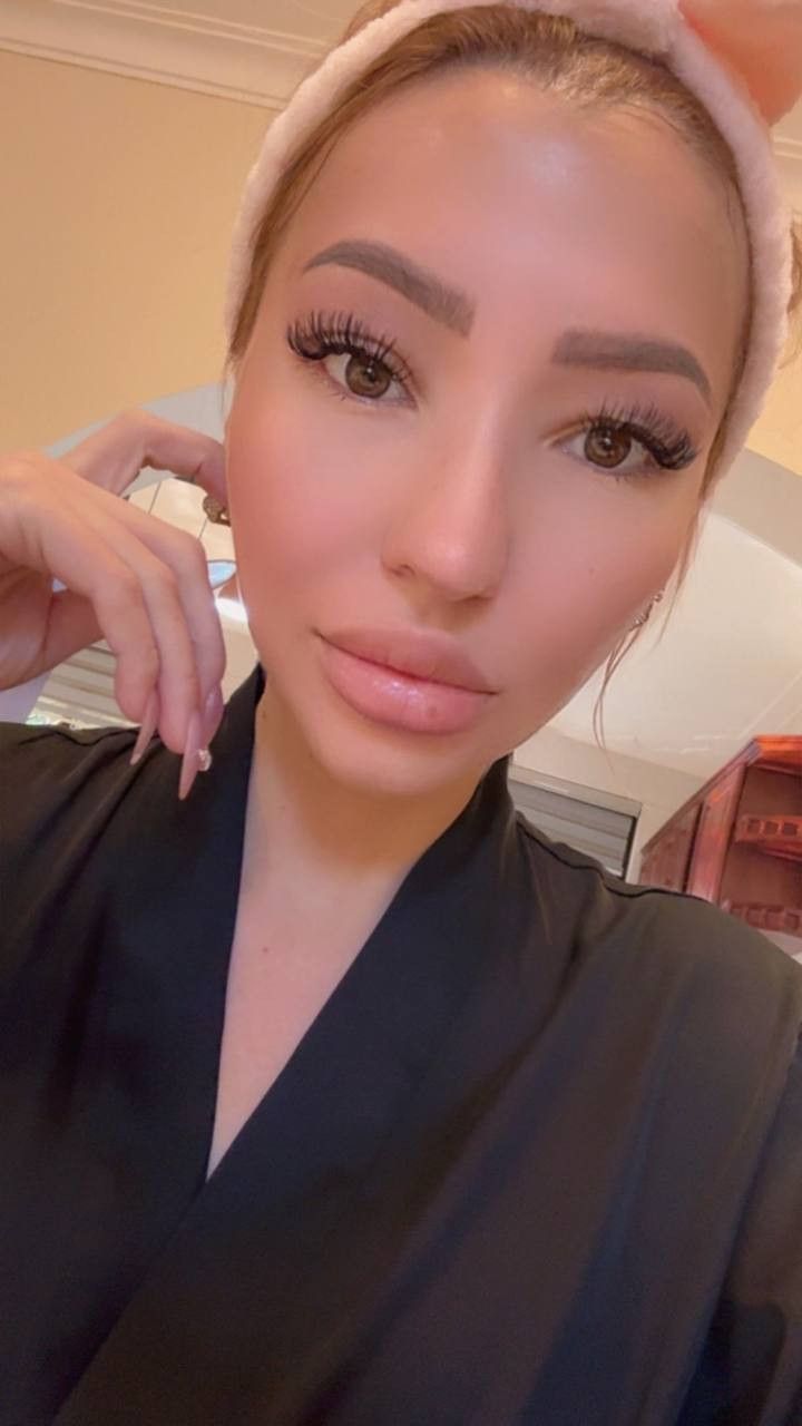 Amelia, 34
