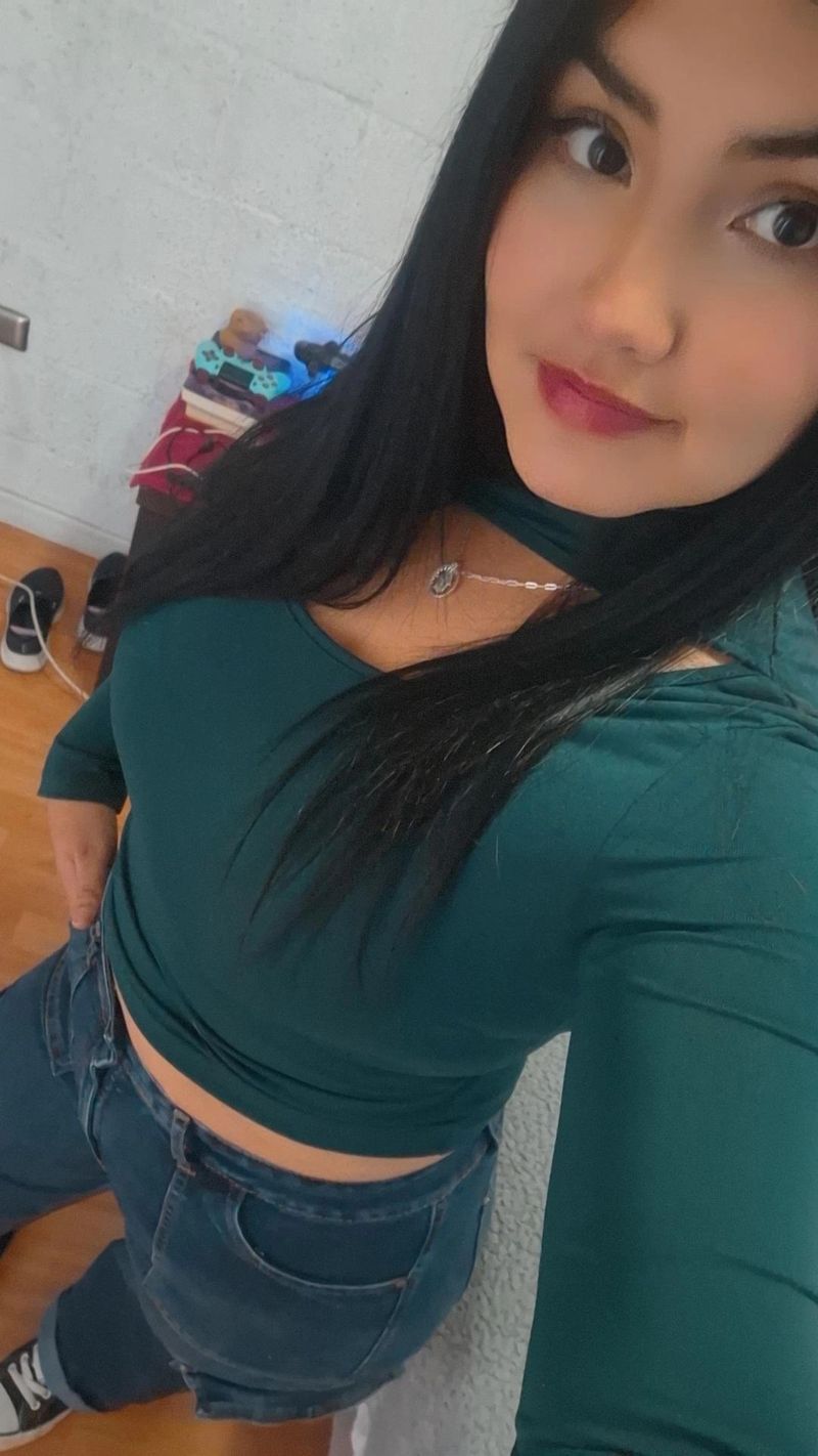 Sofia, 32