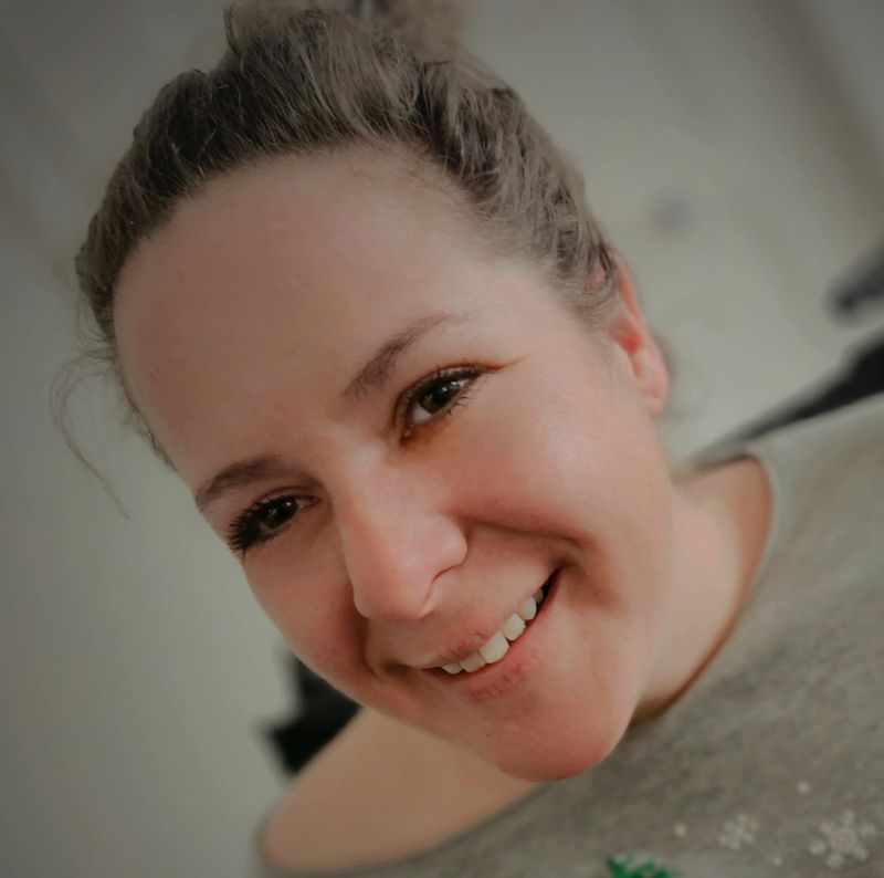 Julie, 46