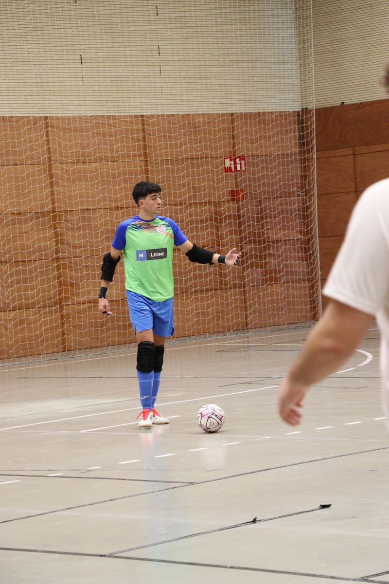 Adrián, 21