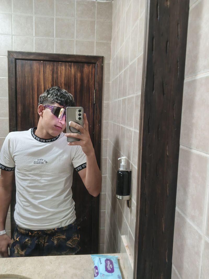 Alex Alvarez, 19