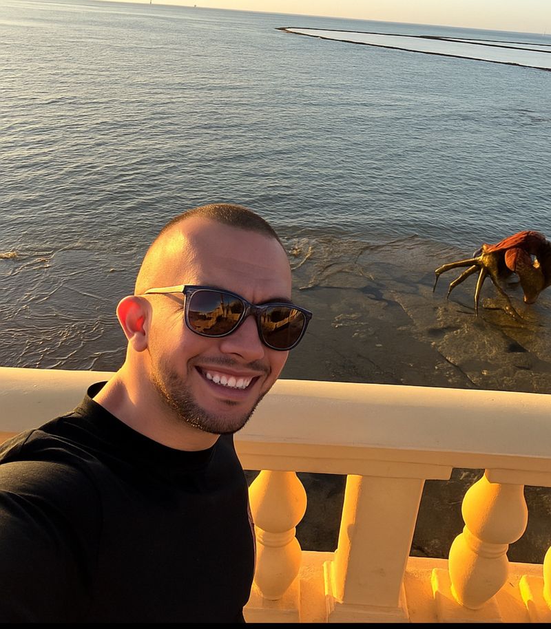 Carlos, 40