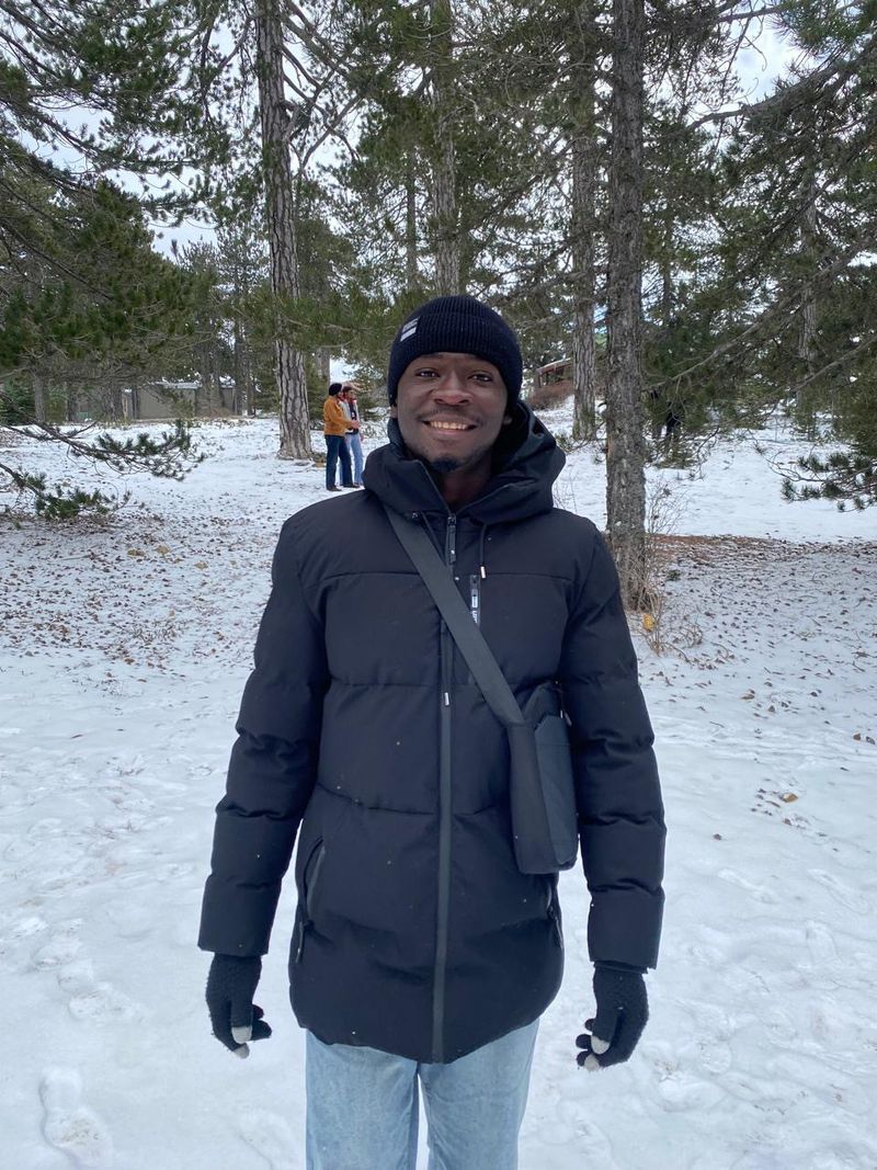 Emmit, 25