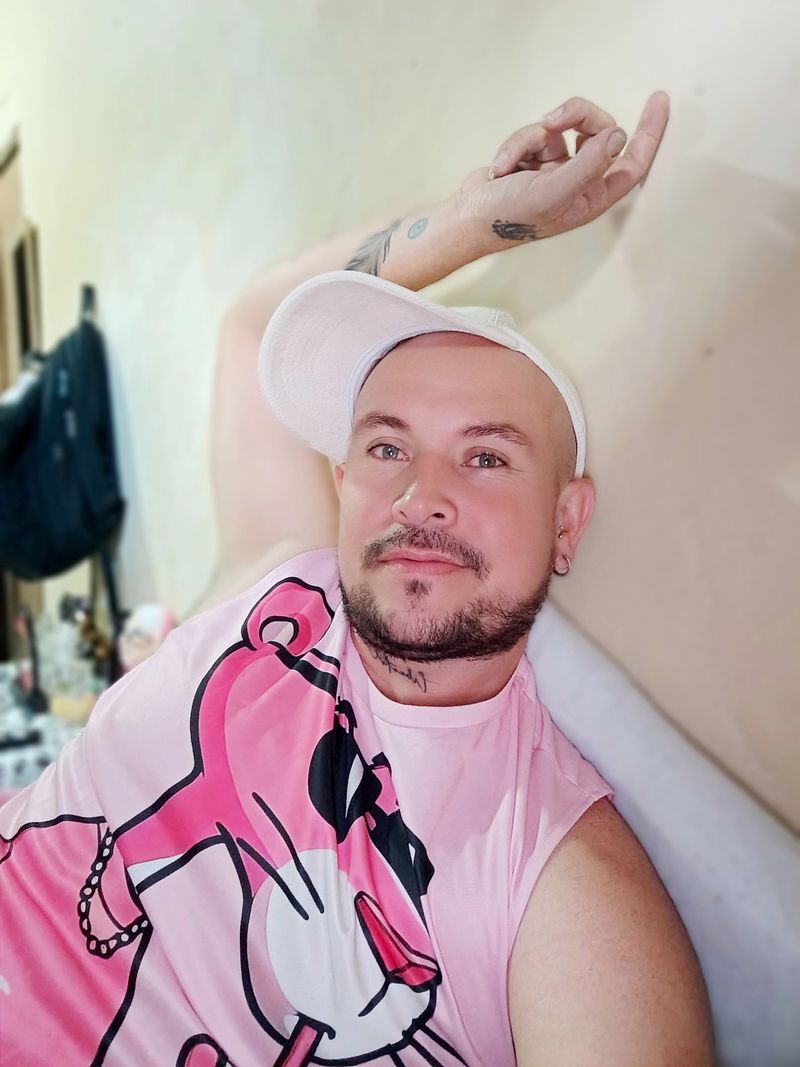 Gustavo, 38