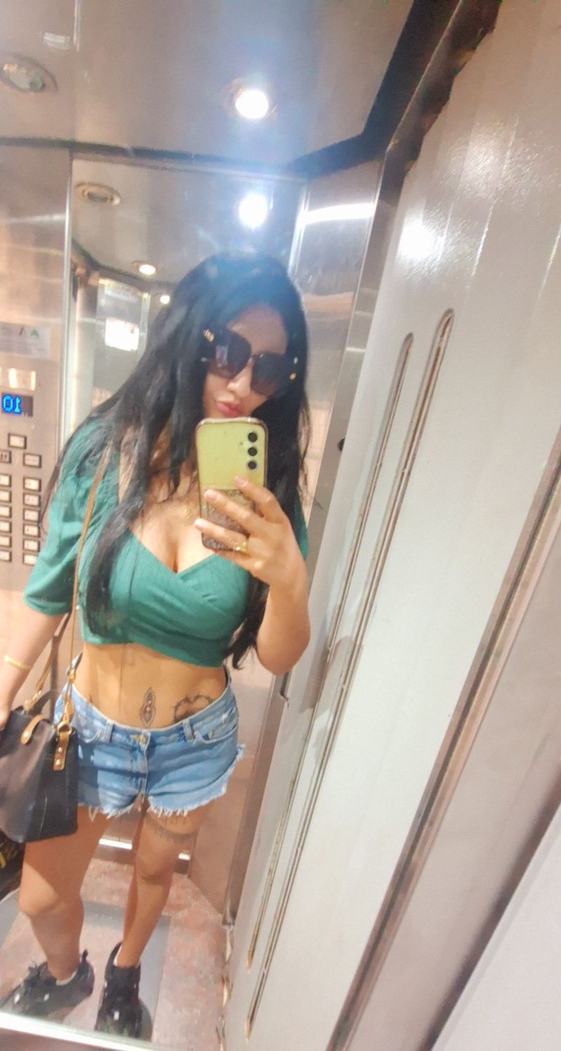 Bea, 25