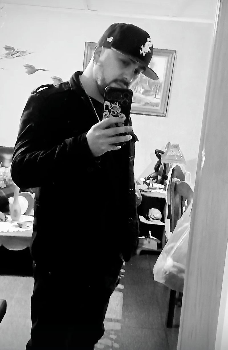 Enzo, 35