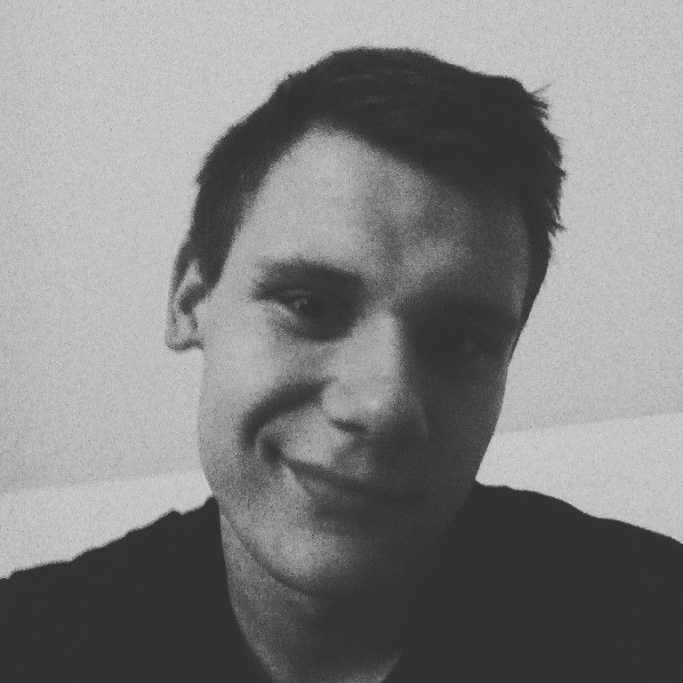 Dominik, 28