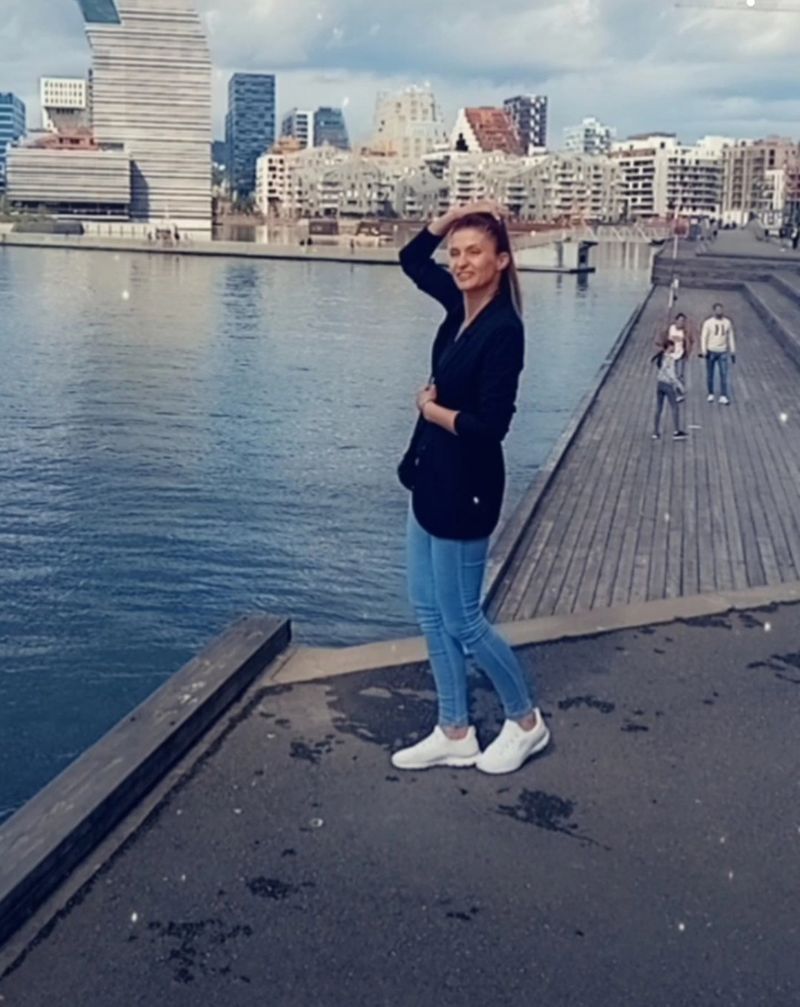 Alexandra, 45