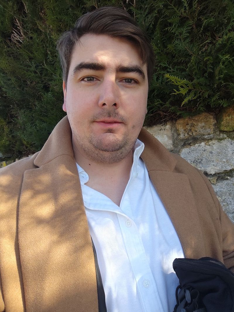 Thomas, 27