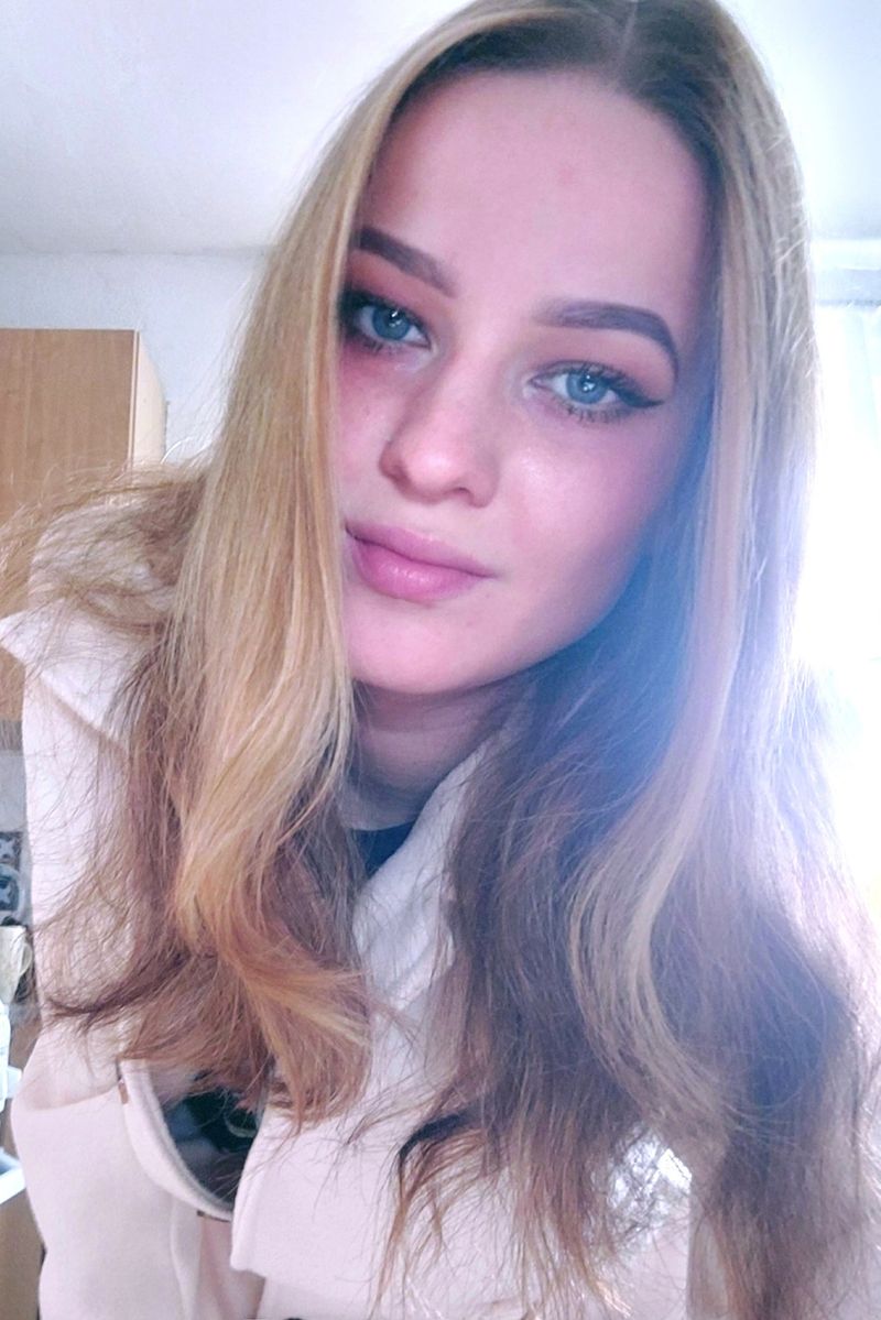 Amelia, 28