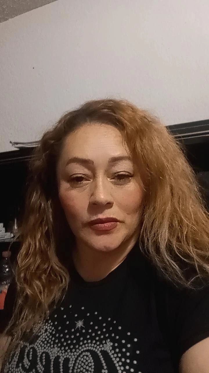 Adriana, 48
