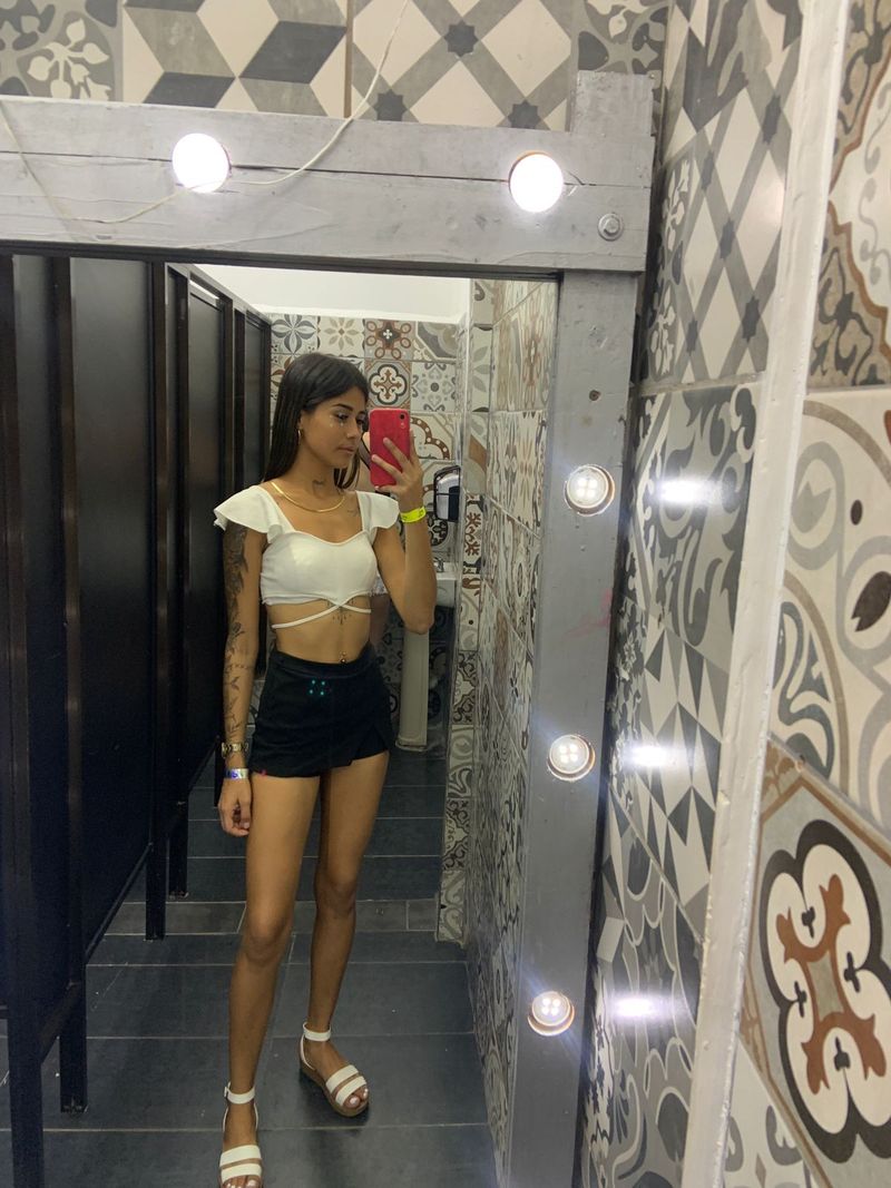 Pamela, 23