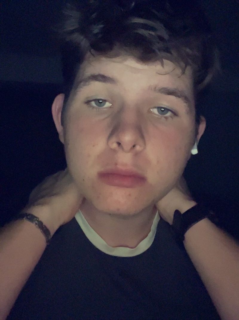 Jonas, 18
