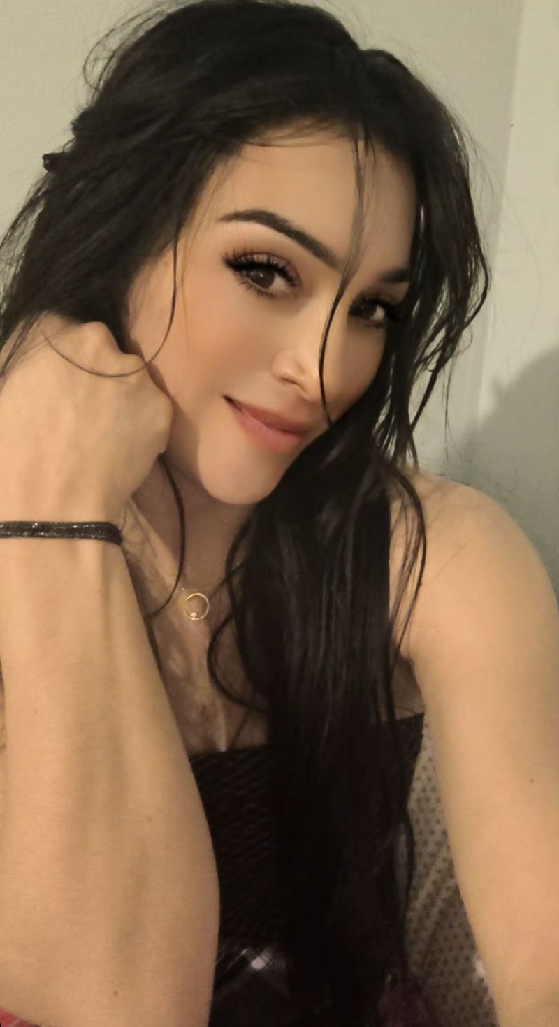 Aracely, 33