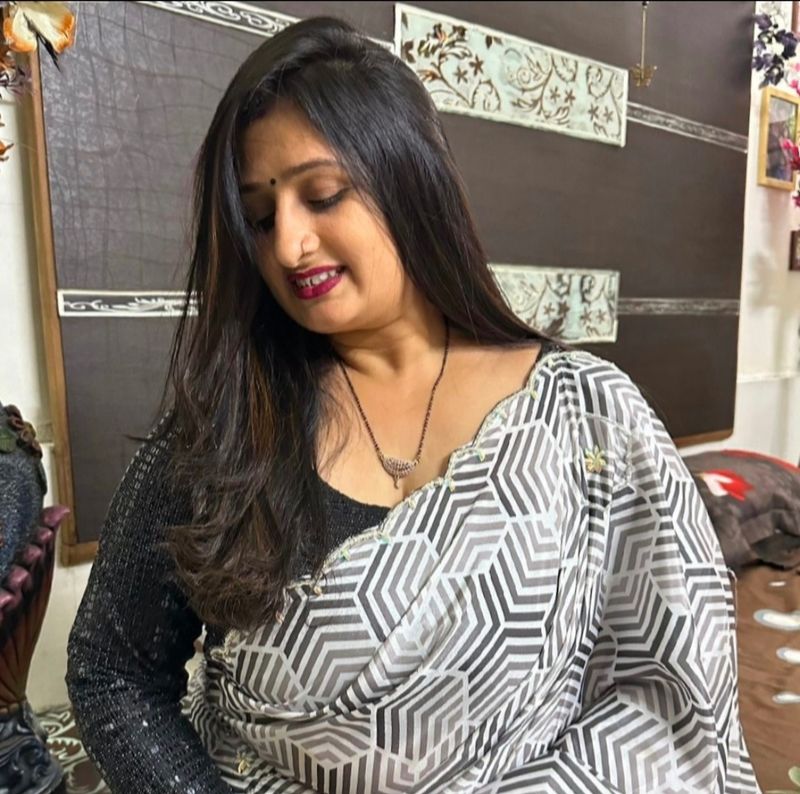 Shri, 30