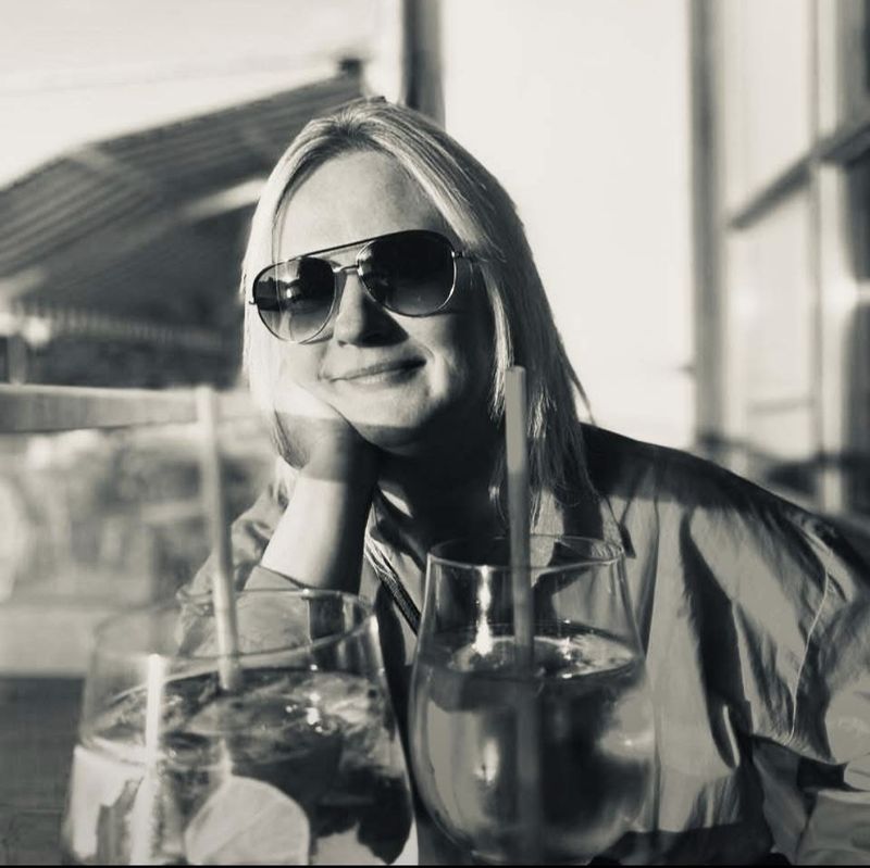 Izabella, 45