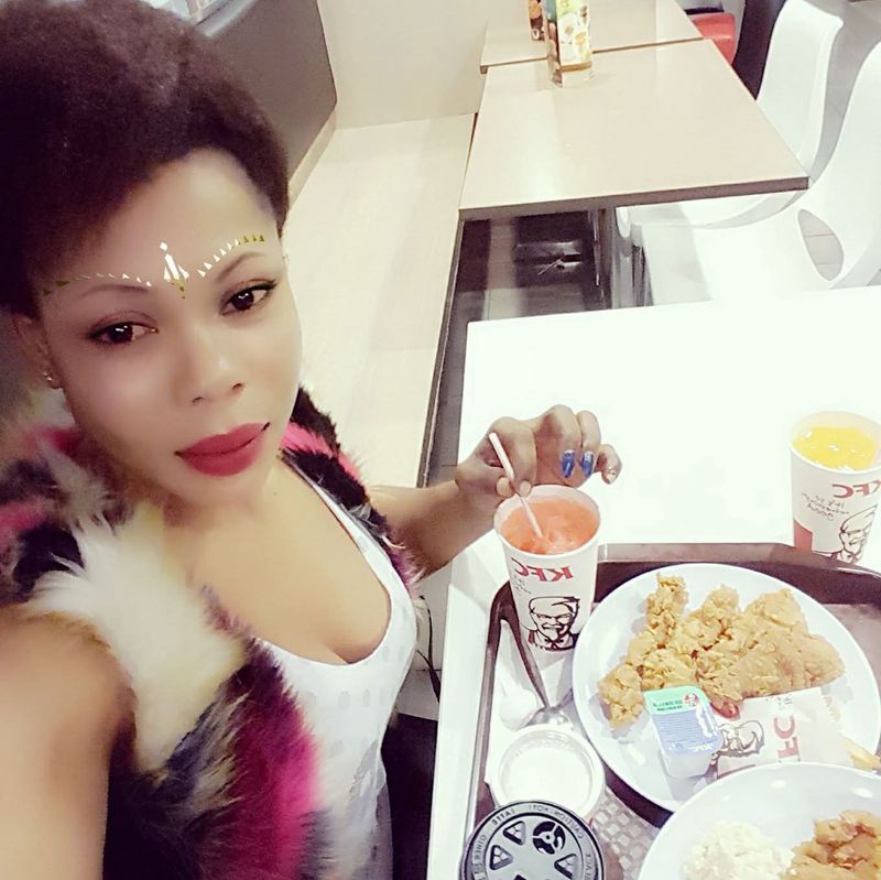 Eva, 33