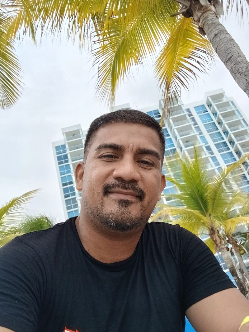 Andres, 39