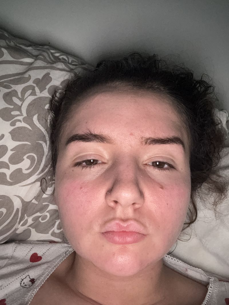 Lila, 24