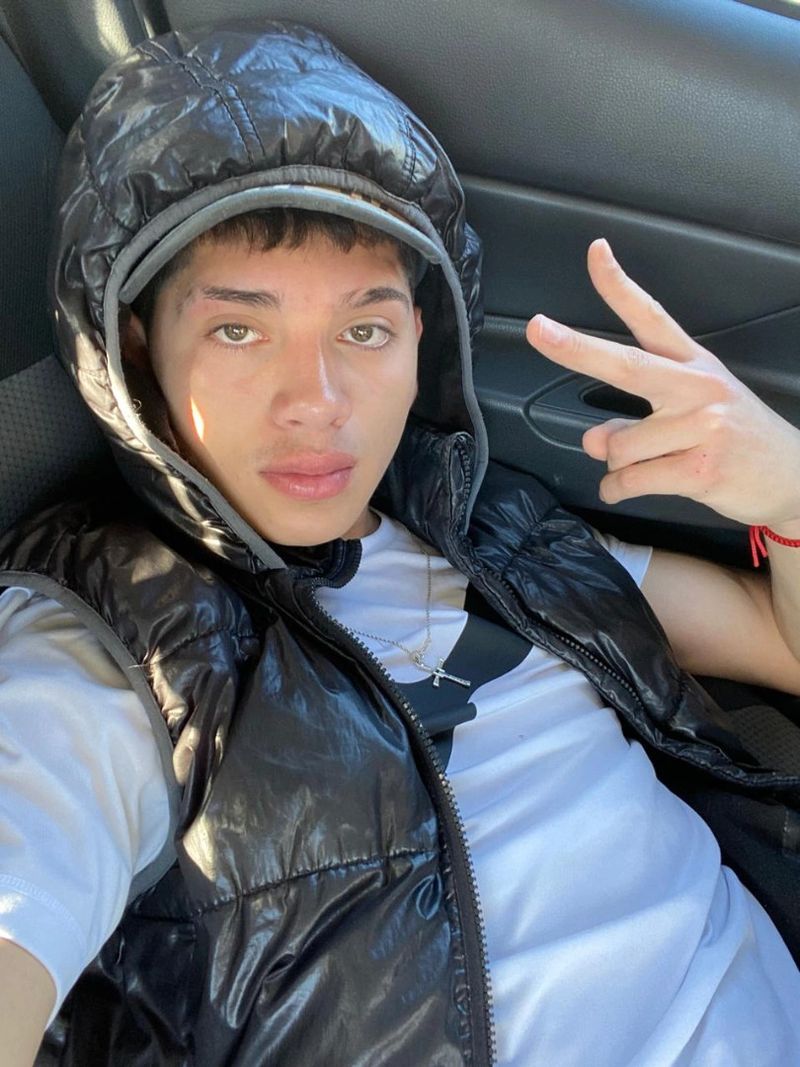 Bastian, 21