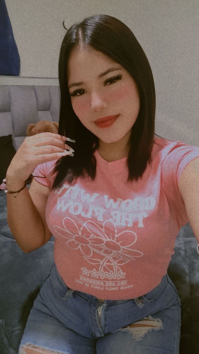 Krisley, 23