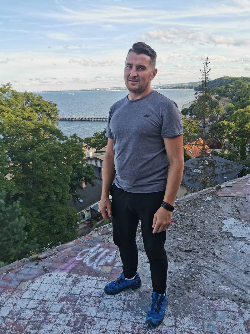 Jacek, 46