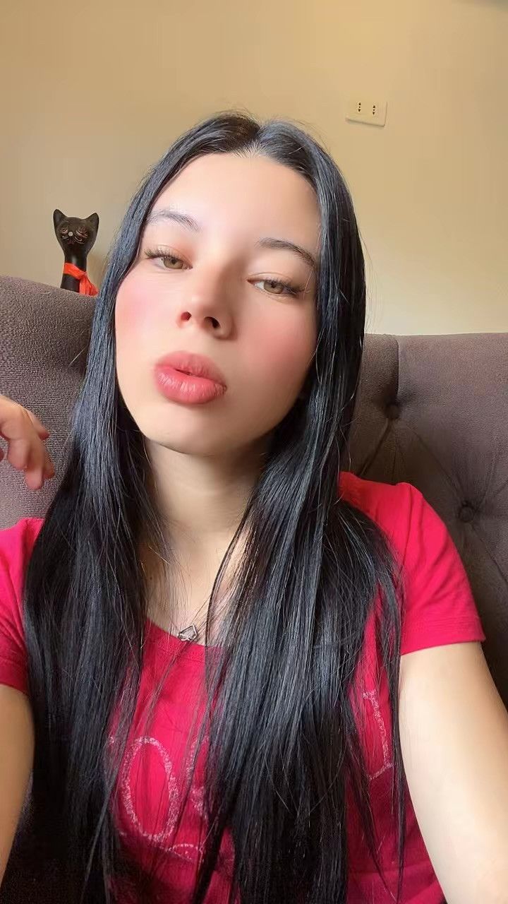 Mica, 23