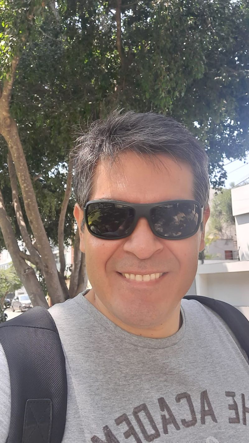 Luis, 47