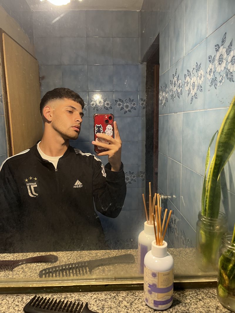 Valentin, 22