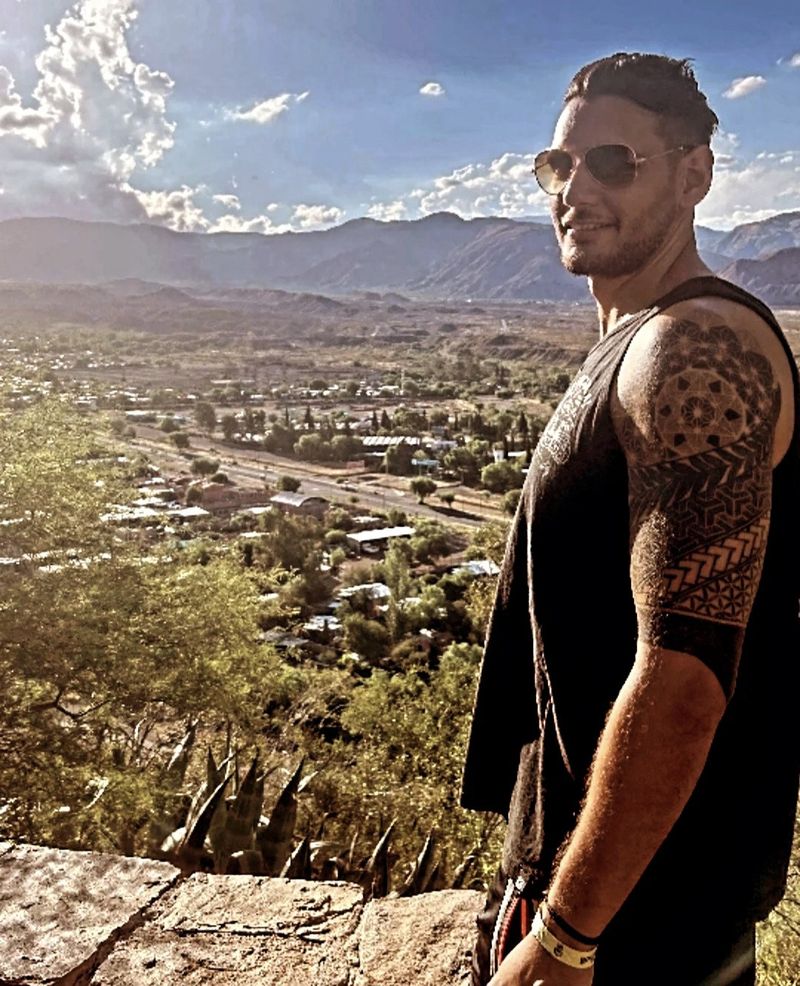 Agus, 31