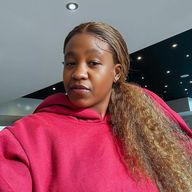 Moni, 22