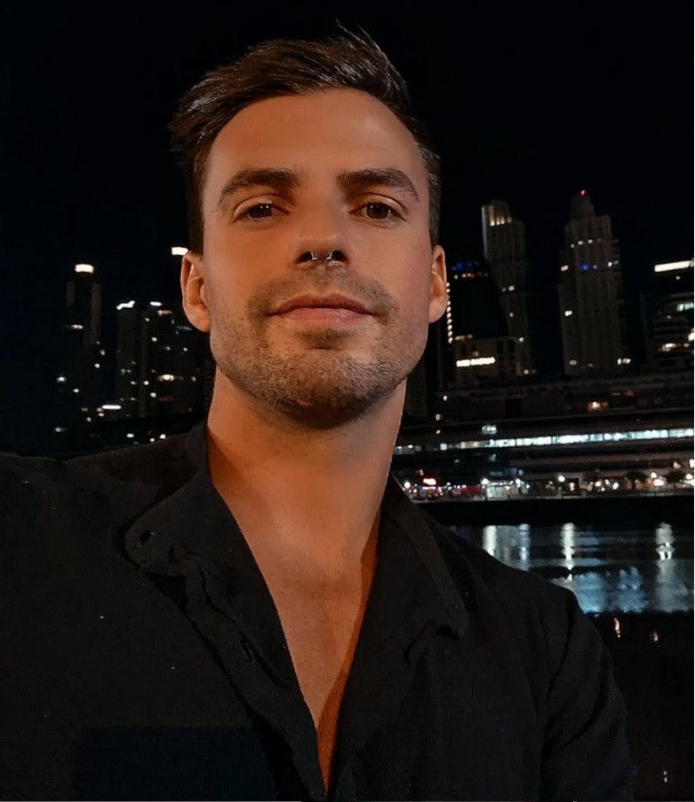 Maxi, 32