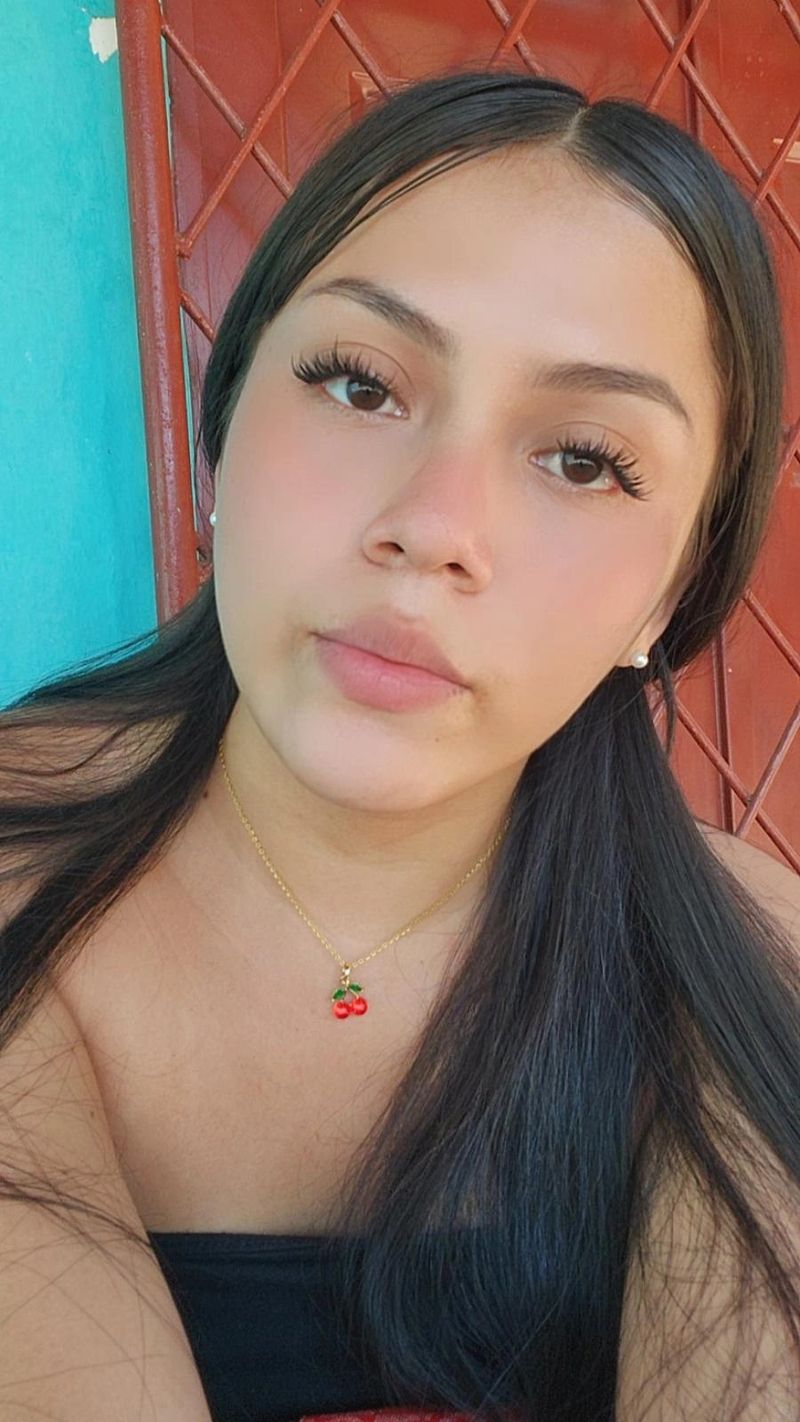 Nohemi, 21