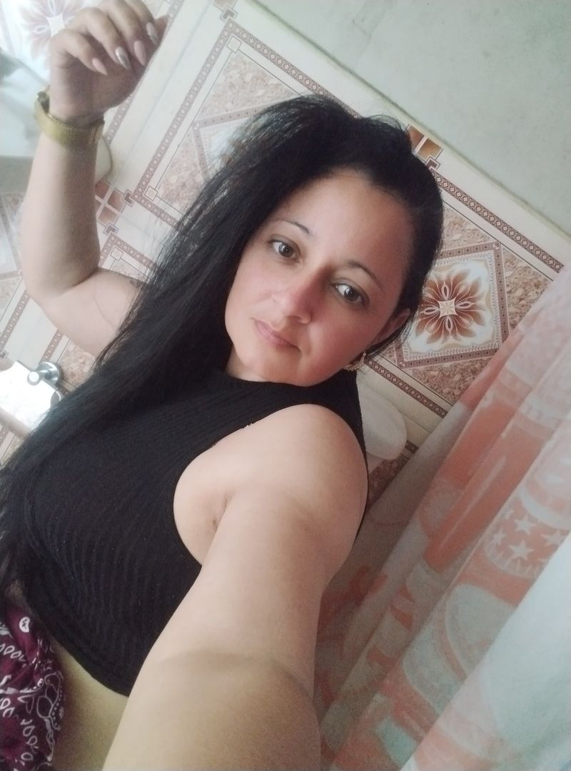Yanet, 39