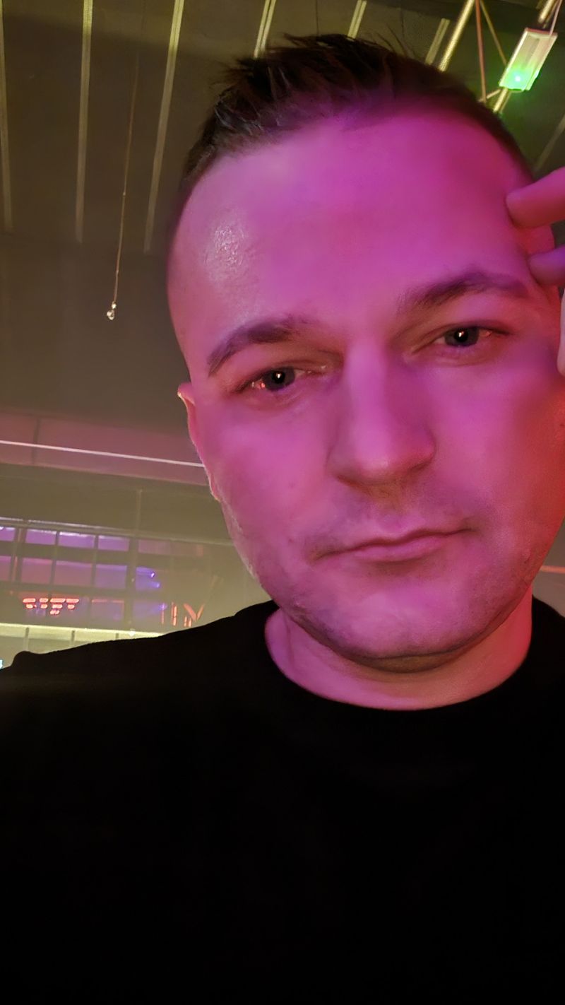 Oli, 42